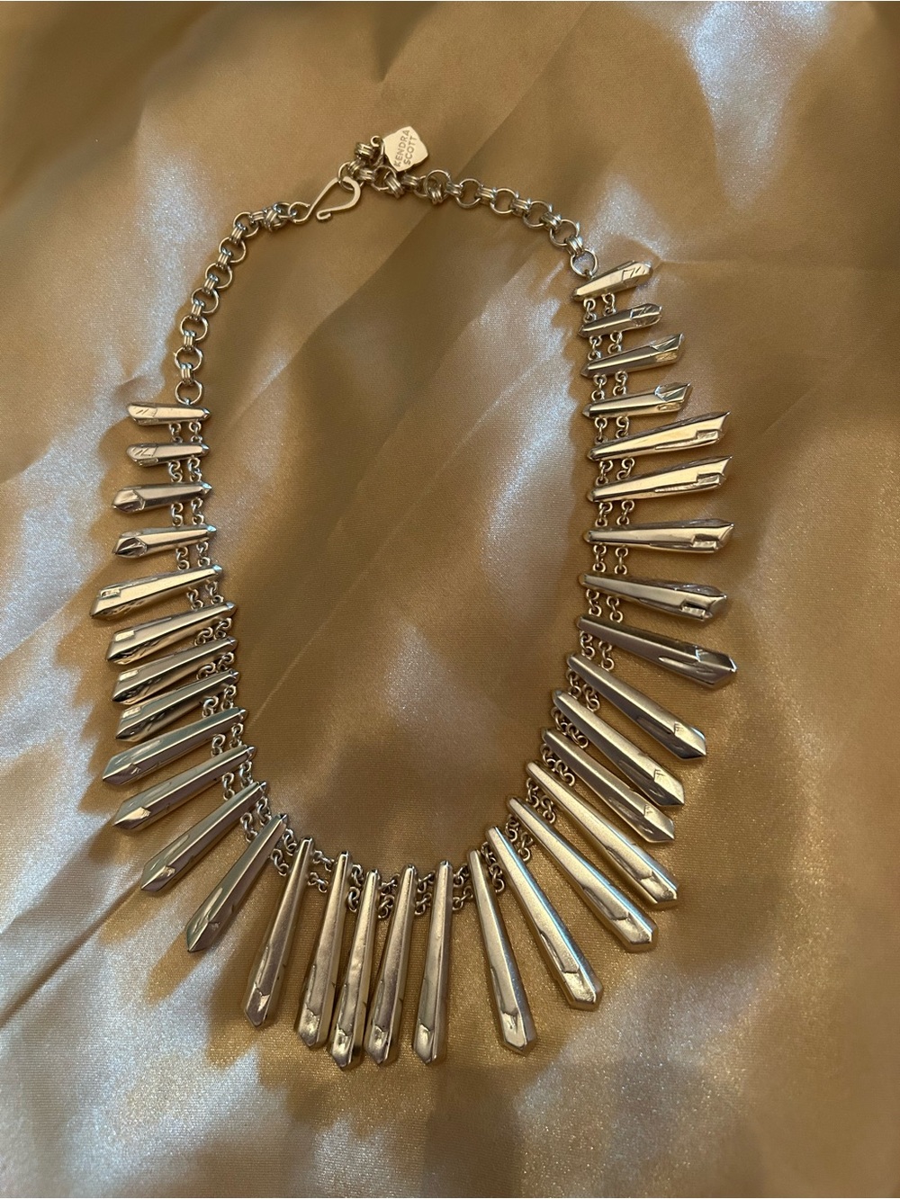 Kendra Scott modern style